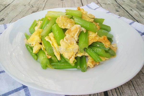 芹菜炒鸡蛋的做法，苦瓜炒蛋的做法步骤视频（鸡蛋炒芹菜）