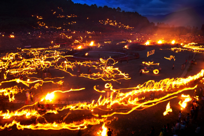 火把节是彝族,纳西族,白族,拉祜族,基诺族等民族的古老传统节日,不同