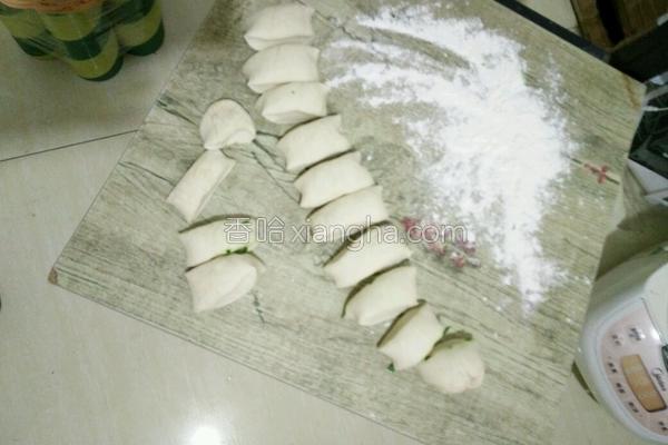 韭菜鸡蛋水煎包，韭菜鸡蛋粉条水煎包怎么做好吃（韭菜鸡蛋粉条水煎包怎么做好吃窍门）