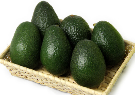 牛油果硬的能吃吗，牛油果买回来硬的能吃吗（牛油果干了还能吃吗）