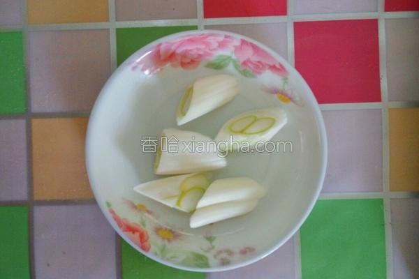 芹菜炒鸡蛋的做法，苦瓜炒蛋的做法步骤视频（鸡蛋炒芹菜）