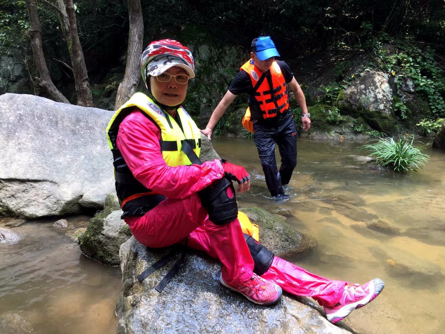 溯溪鞋是什么鞋，朔溪鞋是什么（爬山涉水洛弛红——Clorts/洛弛红速干溯溪鞋体验报告）
