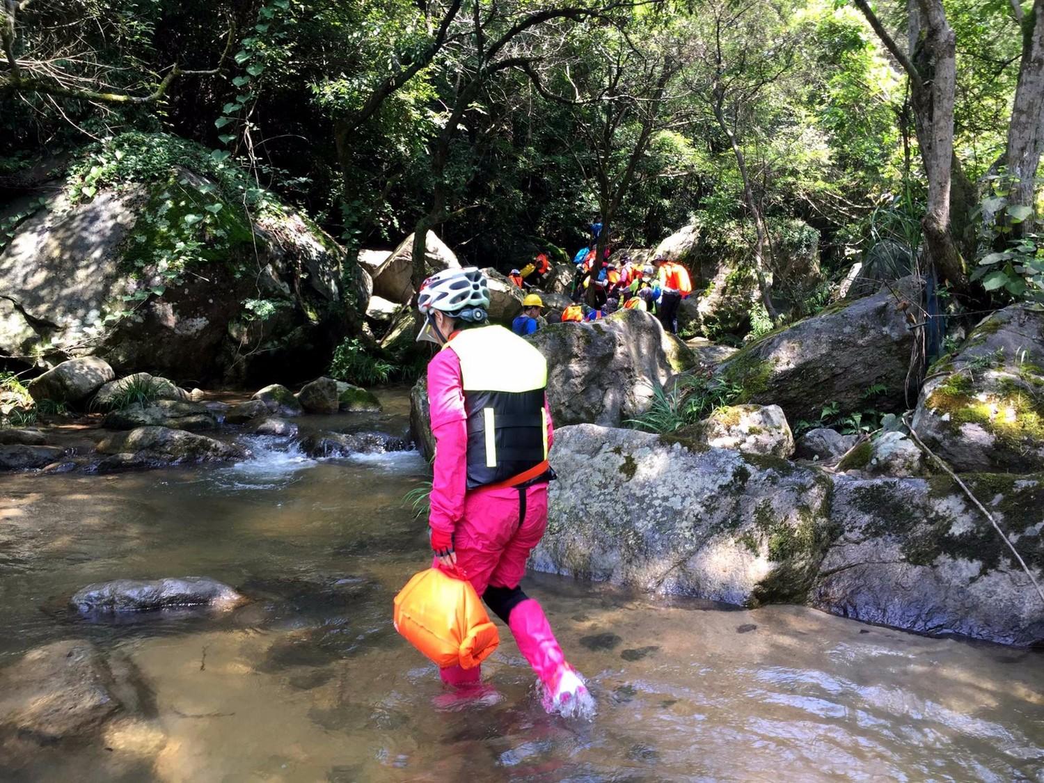 溯溪鞋是什么鞋，朔溪鞋是什么（爬山涉水洛弛红——Clorts/洛弛红速干溯溪鞋体验报告）