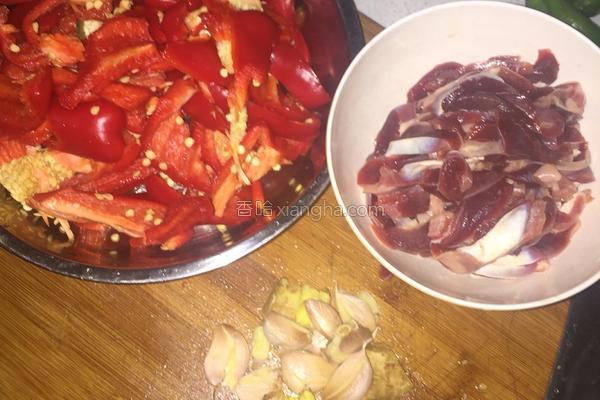 鸡胗怎么炒又嫩好吃，青椒鸡胗需要放酱油吗（辣椒炒鸡胗）