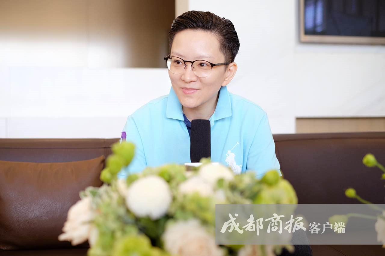 被称为东皇的坤生指的是谁，被称为“冬皇”（“瑜老板”王珮瑜现身成都）