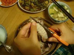 温州皮皮虾直播，“小吃货”发明剥虾神器