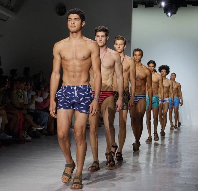 泳裤和内裤的区别，游泳裤是什么面料做的（单品丨虽然便宜常见）