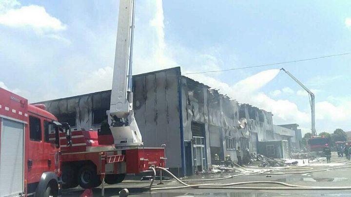 舟山临城新区家电维修 临城富丽岛路一水产公司突发大火 现场火势凶猛