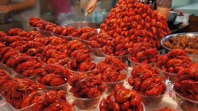 蹦沙卡拉卡是什么歌，歌词蹦沙卡拉卡是什么歌（呼伦贝尔市广播电视台交通频率主播大飞、小辉空降音乐啤酒节）