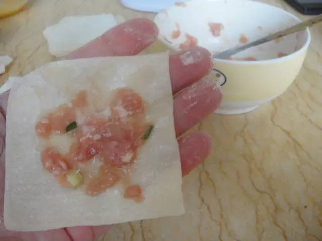 混沌的正确包法，手把手教你包馄饨（皮薄馅大、鲜美诱人）