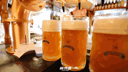 蹦沙卡拉卡是什么歌，歌词蹦沙卡拉卡是什么歌（呼伦贝尔市广播电视台交通频率主播大飞、小辉空降音乐啤酒节）