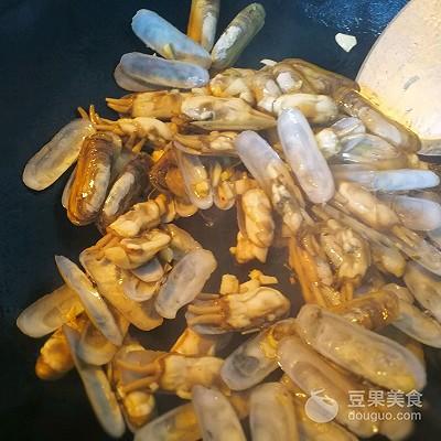 爆炒蛏子的家常做法，蛏子干怎么做好吃又简单（爆炒蛏子的做法）