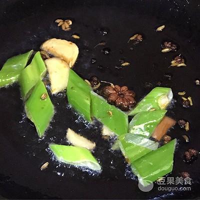 猪蹄炖黄豆好吃又简单，黄豆炖猪蹄的做法