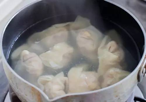 混沌的正确包法，手把手教你包馄饨（皮薄馅大、鲜美诱人）