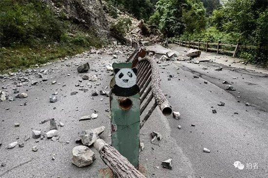 四川九寨沟地震，四川九寨沟地震是什么原因引发的（震后的九寨沟像是被灾难打翻了的“颜料盒”）