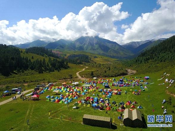 什么的帐篷用词语形容，帐篷的篷词语（祁连露营大会：五彩帐篷如蘑菇）