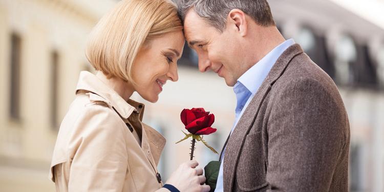 吵架后哄媳妇的暖心话，吵架后哄媳妇的暖心话简短（做错事哄老婆开心的话）