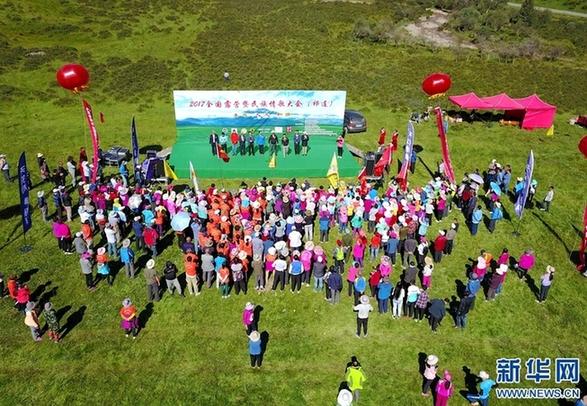 什么的帐篷用词语形容，帐篷的篷词语（祁连露营大会：五彩帐篷如蘑菇）