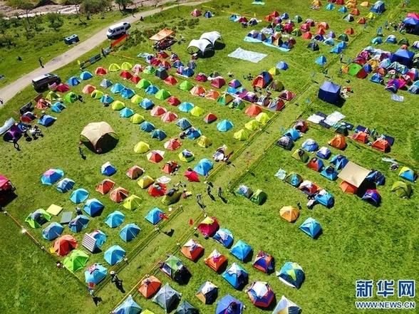 什么的帐篷用词语形容，帐篷的篷词语（祁连露营大会：五彩帐篷如蘑菇）