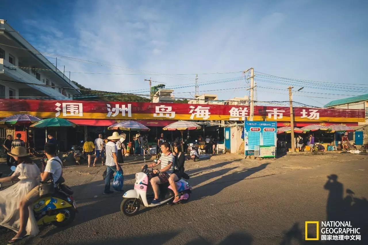 涠洲岛在哪个城市，北海涠洲岛在哪里（中国版的马尔代夫让整个苦夏都变甜了）