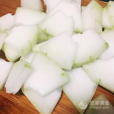 冬瓜炖肉的家常做法，冬瓜炖排骨怎么做好吃 简单做法（宝宝喜欢的家的味道）