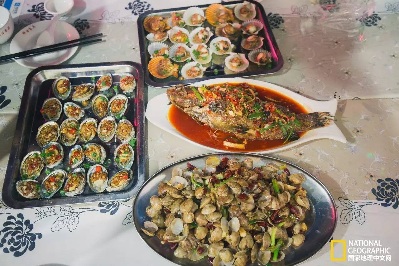 涠洲岛在哪个城市，北海涠洲岛在哪里（中国版的马尔代夫让整个苦夏都变甜了）