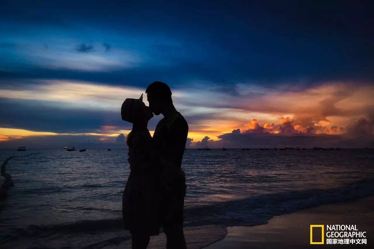 涠洲岛在哪个城市，北海涠洲岛在哪里（中国版的马尔代夫让整个苦夏都变甜了）