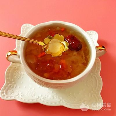  养颜羹的做法，给你满满的胶原蛋白之养颜羹