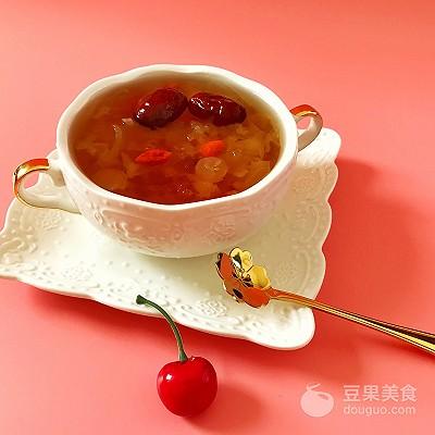  养颜羹的做法，给你满满的胶原蛋白之养颜羹