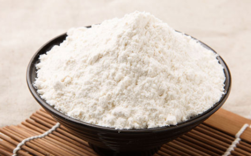 白凉粉在超市叫什么，做果冻的白凉粉在超市叫什么（太白粉在超市叫什么粉）