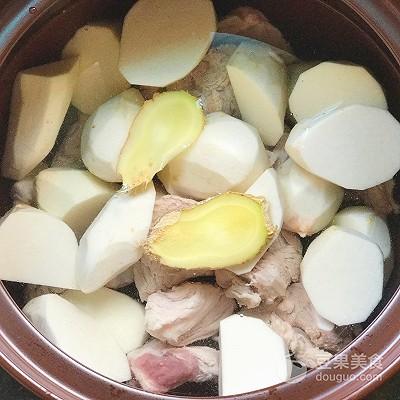 排骨芋头汤怎么做，排骨芋头汤的做法窍门（芋艿排骨汤#鲜有赞，爱有伴#）