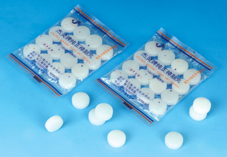 1粒樟脑丸多久消失，衣柜里的樟脑丸为什么会消失（房间放几个樟脑丸合适）