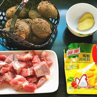 排骨芋头汤怎么做，排骨芋头汤的做法窍门（芋艿排骨汤#鲜有赞，爱有伴#）