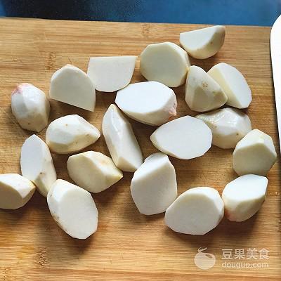排骨芋头汤怎么做，排骨芋头汤的做法窍门（芋艿排骨汤#鲜有赞，爱有伴#）