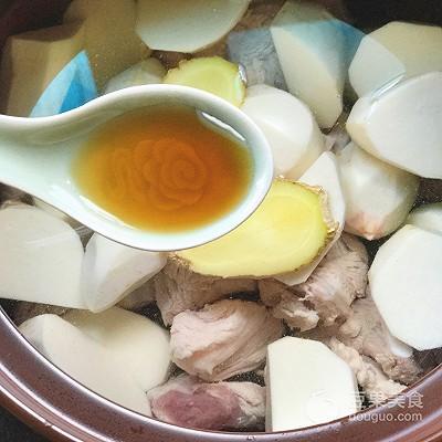 排骨芋头汤怎么做，排骨芋头汤的做法窍门（芋艿排骨汤#鲜有赞，爱有伴#）