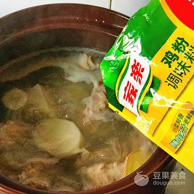 排骨芋头汤怎么做，排骨芋头汤的做法窍门（芋艿排骨汤#鲜有赞，爱有伴#）