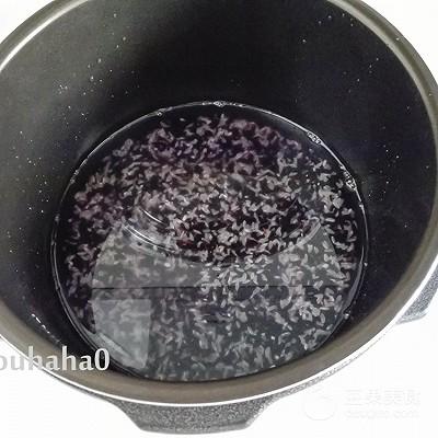 黑米可以蒸米饭吗，黑米不用泡直接蒸米饭能熟吗（黑米饭的做法）