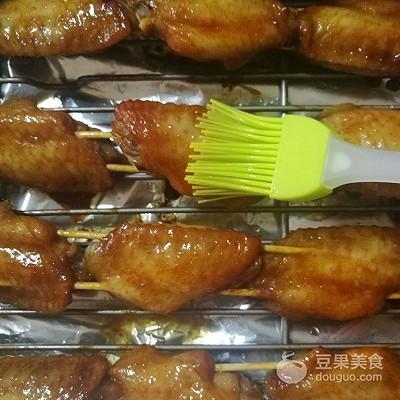 新奥尔良烤鸡翅，新奥尔良烤鸡怎么烤（新奥尔良鸡中翅的做法）
