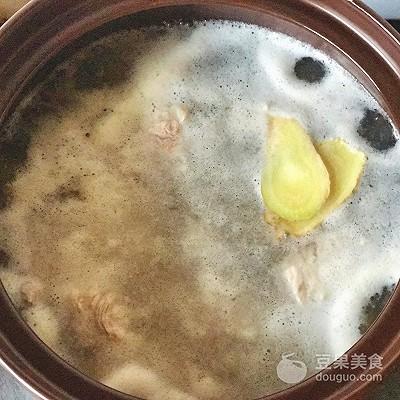 排骨芋头汤怎么做，排骨芋头汤的做法窍门（芋艿排骨汤#鲜有赞，爱有伴#）