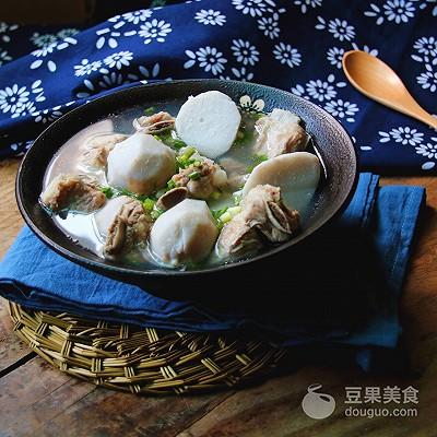 排骨芋头汤怎么做，排骨芋头汤的做法窍门（芋艿排骨汤#鲜有赞，爱有伴#）