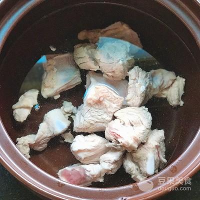 排骨芋头汤怎么做，排骨芋头汤的做法窍门（芋艿排骨汤#鲜有赞，爱有伴#）