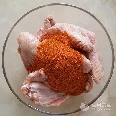 新奥尔良烤鸡翅，新奥尔良烤鸡怎么烤（新奥尔良鸡中翅的做法）