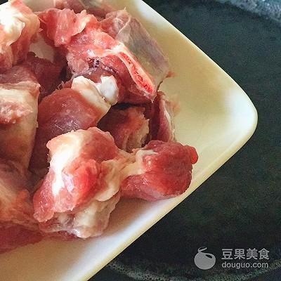 排骨芋头汤怎么做，排骨芋头汤的做法窍门（芋艿排骨汤#鲜有赞，爱有伴#）