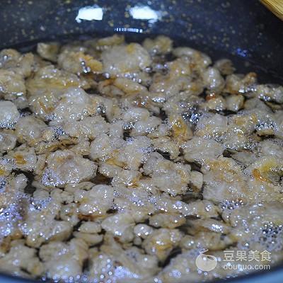 如何熬猪油，熬猪油怎么熬才香（猪油的做法“熬一碗雪白的猪油”）