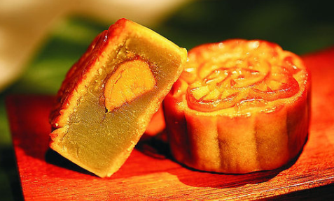 莲蓉是什么东西，莲蓉是什么（莲蓉月饼里面的莲蓉是什么做的）