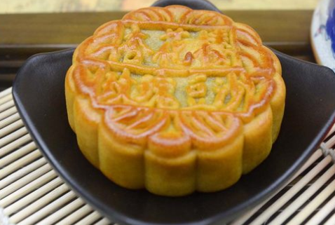 莲蓉是什么东西，莲蓉是什么（莲蓉月饼里面的莲蓉是什么做的）