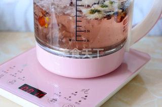 山楂菊花茶怎么冲泡，菊花茶加山楂泡水功效（清心明目菊花山楂茶）