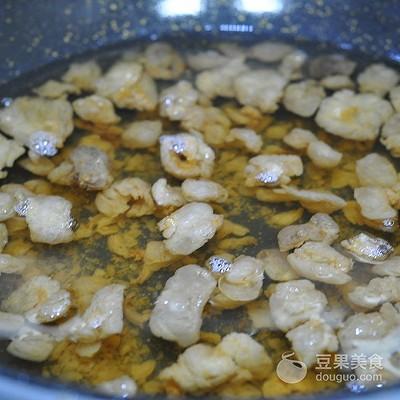 如何熬猪油，熬猪油怎么熬才香（猪油的做法“熬一碗雪白的猪油”）