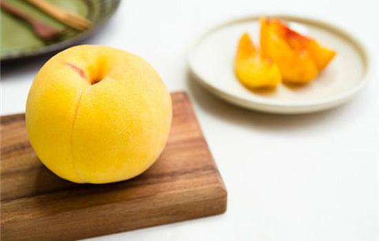 黄桃是热性还是凉性，黄桃罐头的制作方法（一天吃几个黄桃为宜）