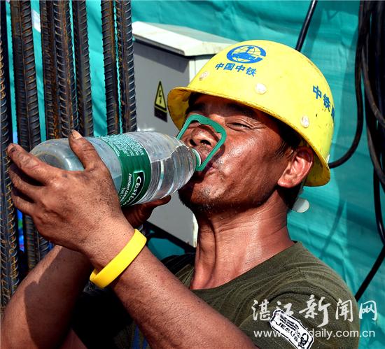 湛江高铁站在哪里，湛江站是不是湛江南站（明年，这儿可以坐高铁啦！）